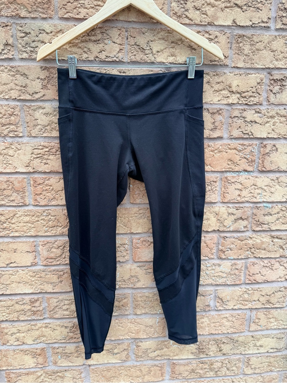 💫4/$25 • Old Navy Active Elevate Mesh Panel Crop Yoga Leggings